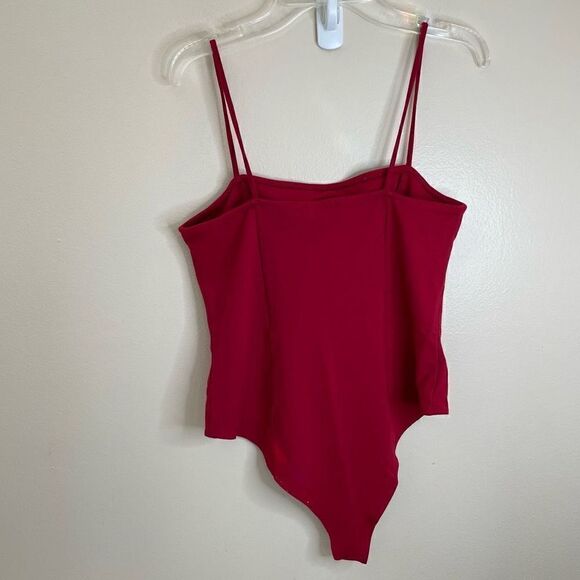 Forever 21|Bodysuit| snap front| Has stretch| Thick material - Picture 5 of 9